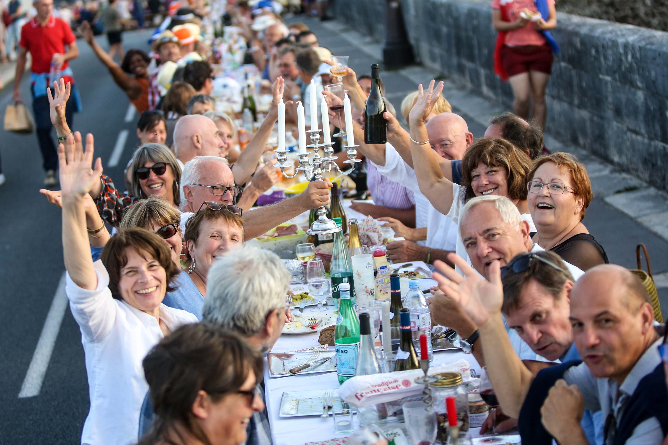 Repas sur le pont de Bléré